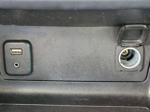 Used 2018 GMC Canyon SLT image 32