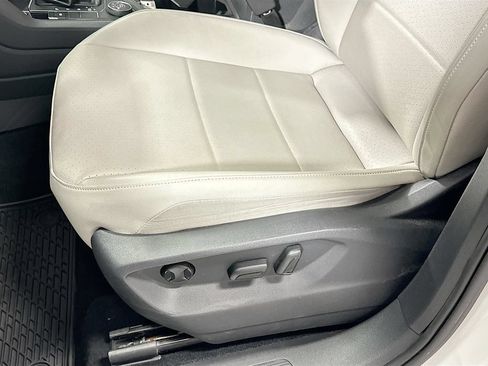 Used 2020 Volkswagen Tiguan SE w/ 3rd Row Seat Package AWD/4WD image 22