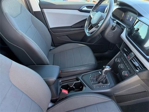 Certified 2022 Volkswagen Taos SE image 20