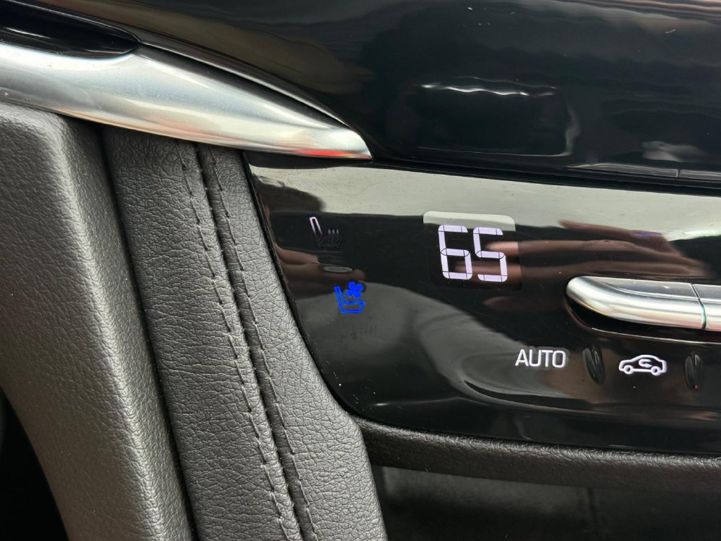 Used 2024 Cadillac XT6 Sport w/ LPO, Floor Liner Package AWD/4WD image 22
