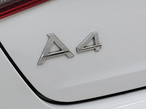 Used 2019 Audi A4 2.0T Premium image 10