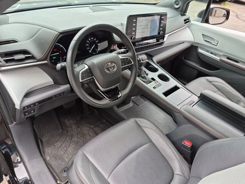 Used 2023 Toyota Sienna XSE w/ XSE Plus Package AWD/4WD image 14