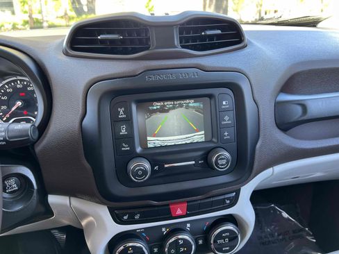 Used 2017 Jeep Renegade Limited FWD image 6