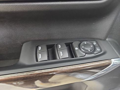 Used 2022 Chevrolet Silverado 1500 LT AWD/4WD image 32