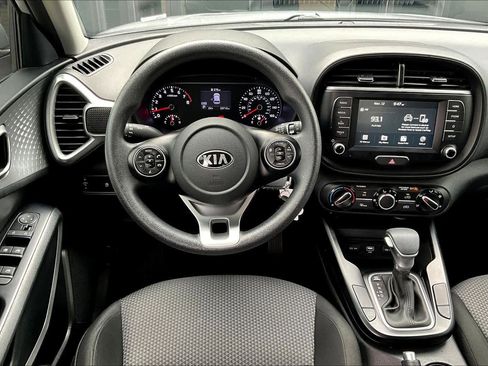Used 2021 Kia Soul LX image 5
