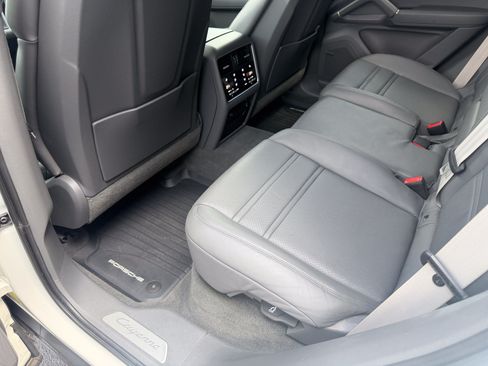 Certified 2023 Porsche Cayenne Platinum Edition AWD/4WD image 14