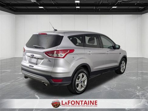 Used 2016 Ford Escape SE image 5