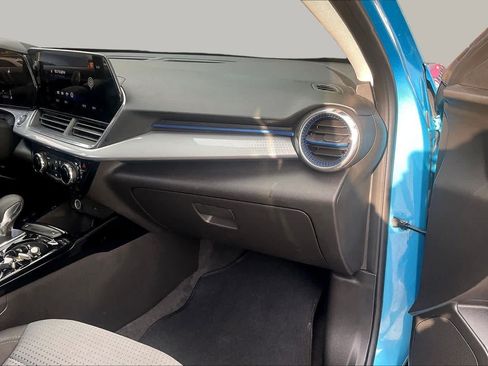 Used 2025 Chevrolet Trax LT FWD image 18