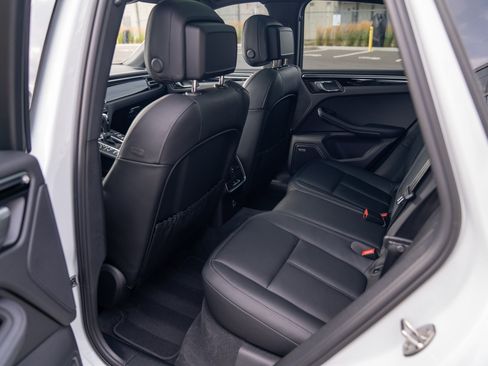 Used 2020 Porsche Macan AWD/4WD image 23