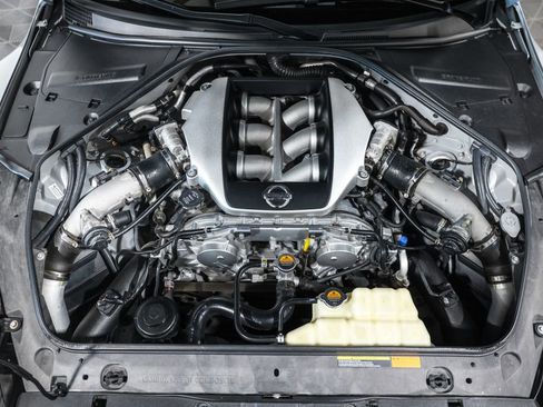 Used 2010 Nissan GT-R Premium AWD/4WD image 12