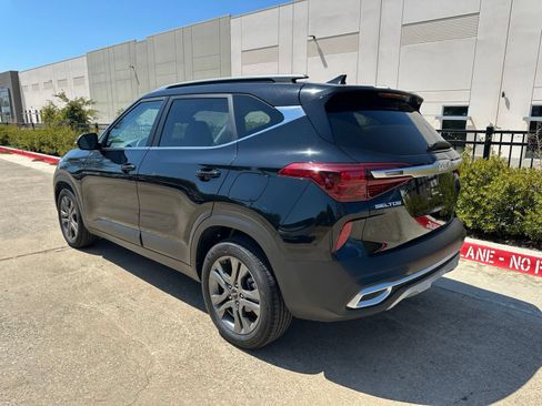 Used 2023 Kia Seltos S w/ Navigation Package FWD image 6