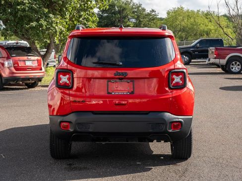Used 2023 Jeep Renegade Altitude AWD/4WD image 4