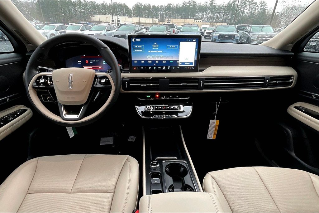 New 2025 Lincoln Corsair Grand Touring w/ Equipment Group 301A AWD/4WD image 4