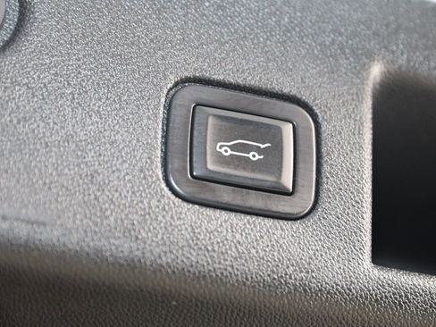 Used 2018 Chevrolet Equinox LT image 45