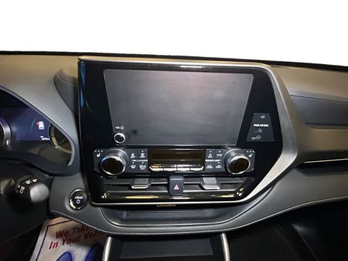Used 2023 Toyota Highlander XLE image 10