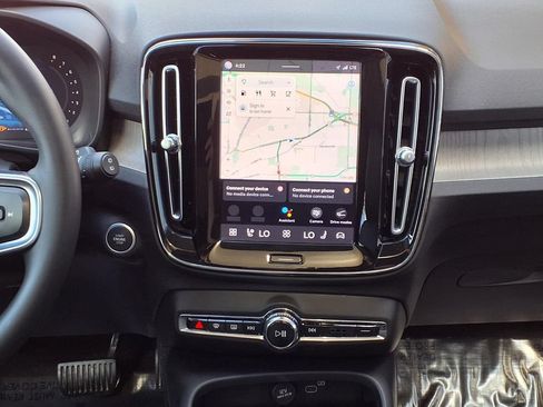 Used 2023 Volvo XC40 B5 Plus w/ Driver Assist Package AWD/4WD image 14