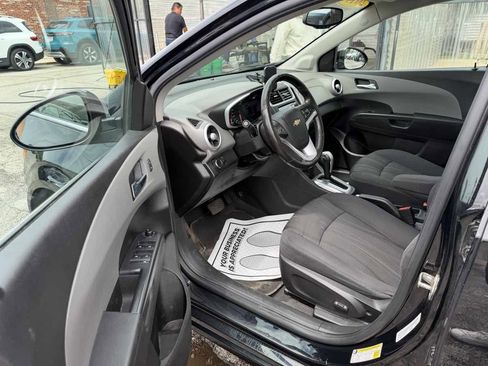 Used 2017 Chevrolet Sonic LT w/ Convenience Package FWD image 8