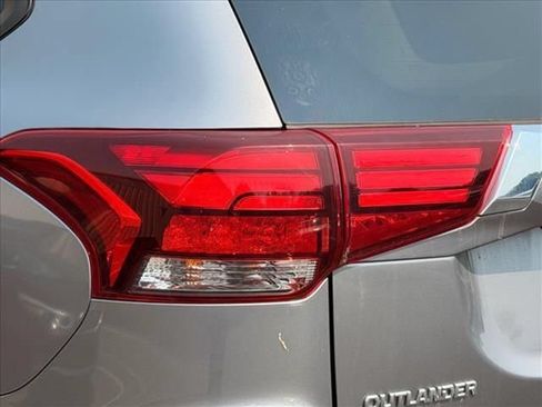 Used 2020 Mitsubishi Outlander SE AWD/4WD image 4