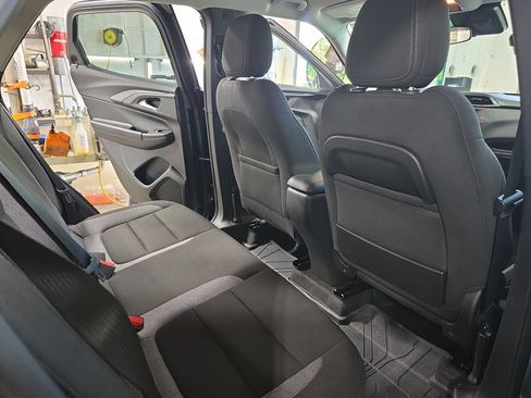Used 2023 Chevrolet TrailBlazer LT FWD image 11