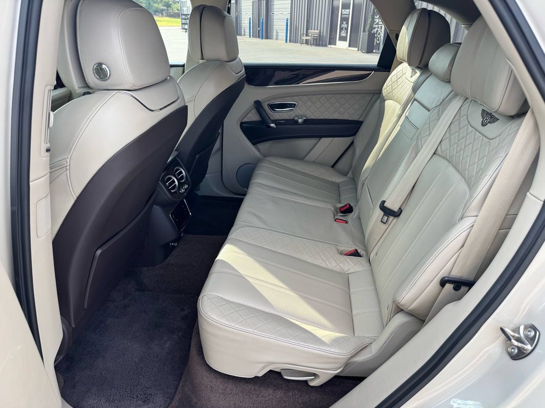 Used 2018 Bentley Bentayga AWD/4WD image 35