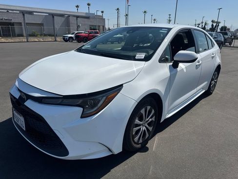Used 2022 Toyota Corolla LE FWD image 2