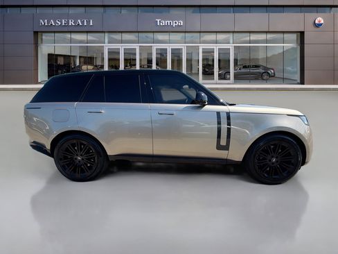 Used 2024 Land Rover Range Rover SE AWD/4WD image 2