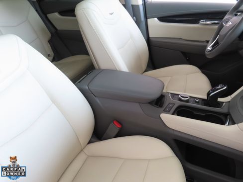 Used 2025 Cadillac XT6 Premium Luxury w/ Technology Package FWD image 28