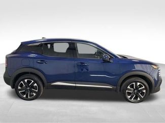 Used 2025 Nissan Kicks SR video 2