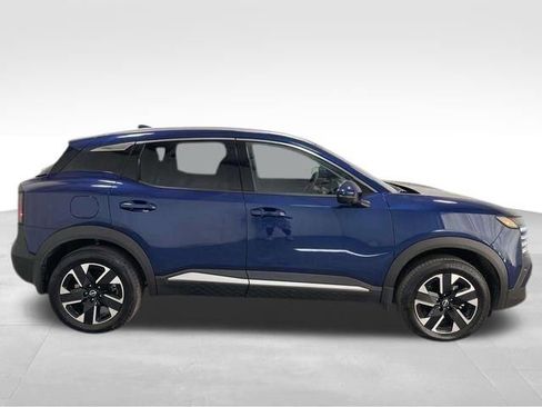 Used 2025 Nissan Kicks SR image 2