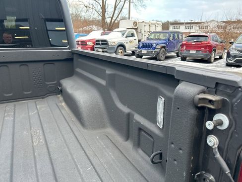 Used 2021 Jeep Gladiator Willys image 39