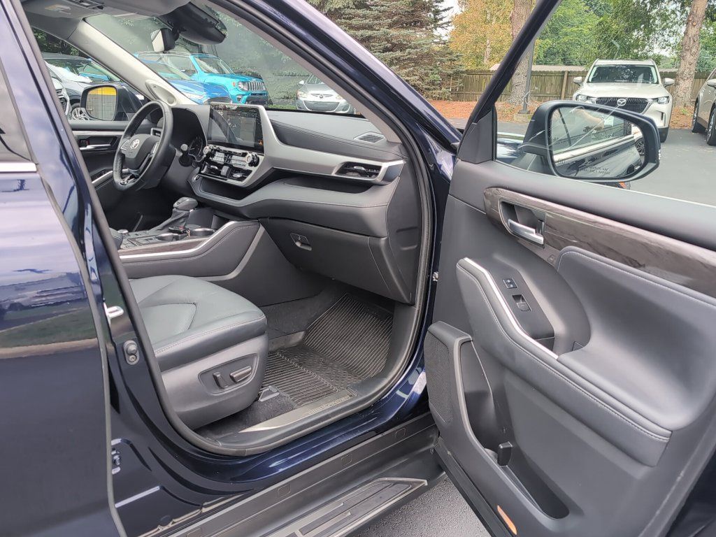 Used 2021 Toyota Highlander Platinum AWD/4WD image 10