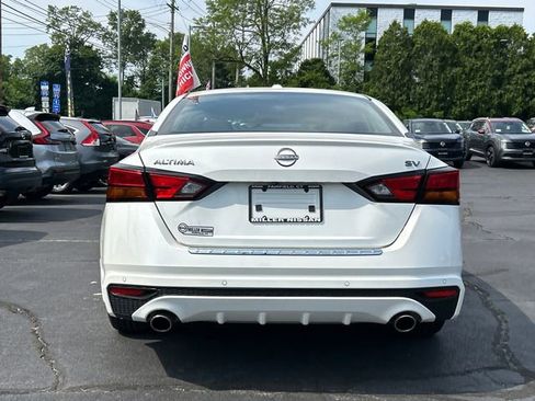 Certified 2023 Nissan Altima 2.5 SV w/ SV Premium Package image 3