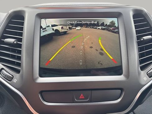Used 2022 Jeep Cherokee Trailhawk w/ Trailer Tow Group AWD/4WD image 11