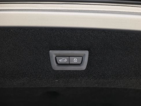 Used 2023 BMW 740i w/ Parking Assistance Package RWD image 71