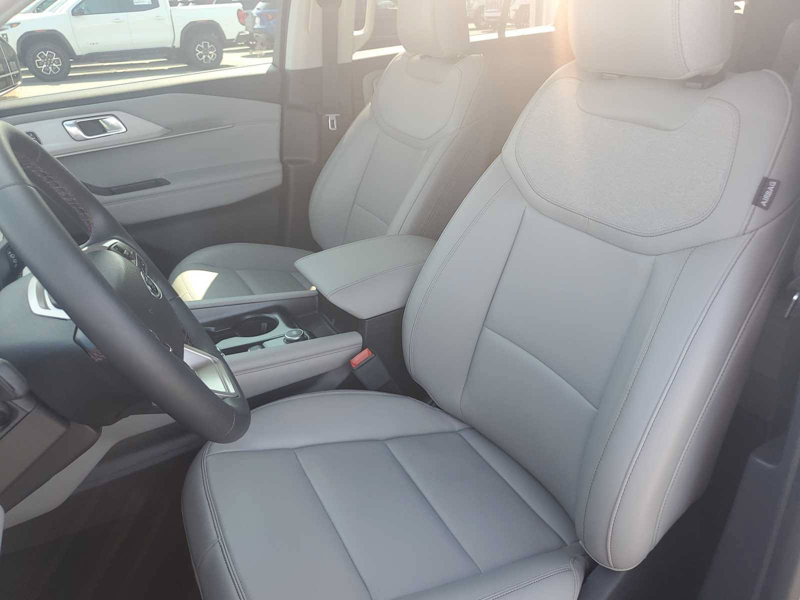 Used 2025 Ford Explorer Active w/ Active Comfort Package RWD image 19