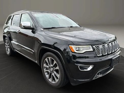 Used 2017 Jeep Grand Cherokee Overland w/ Jeep Active Safety Group AWD/4WD image 3
