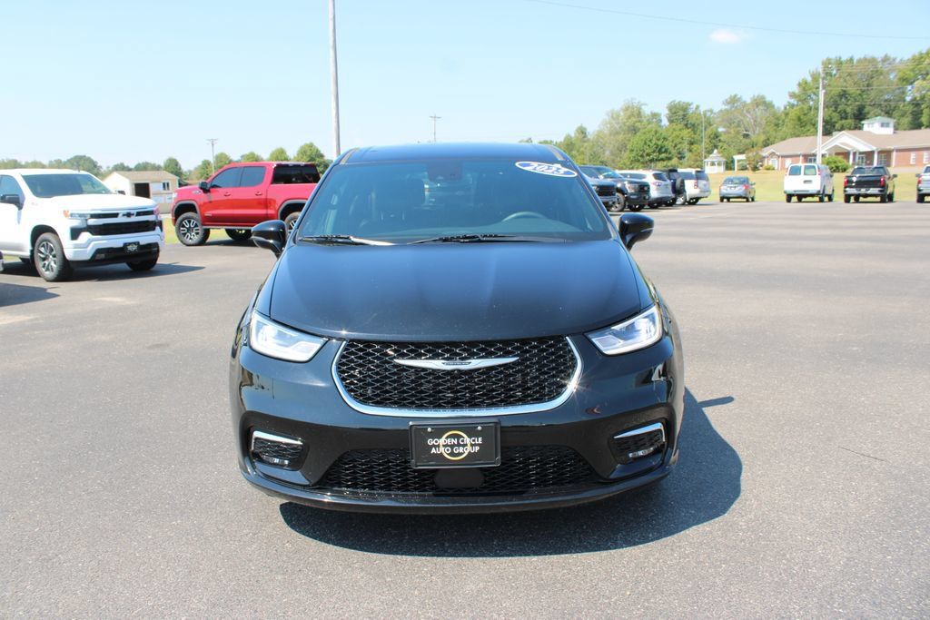 Used 2025 Chrysler Pacifica Select FWD image 3