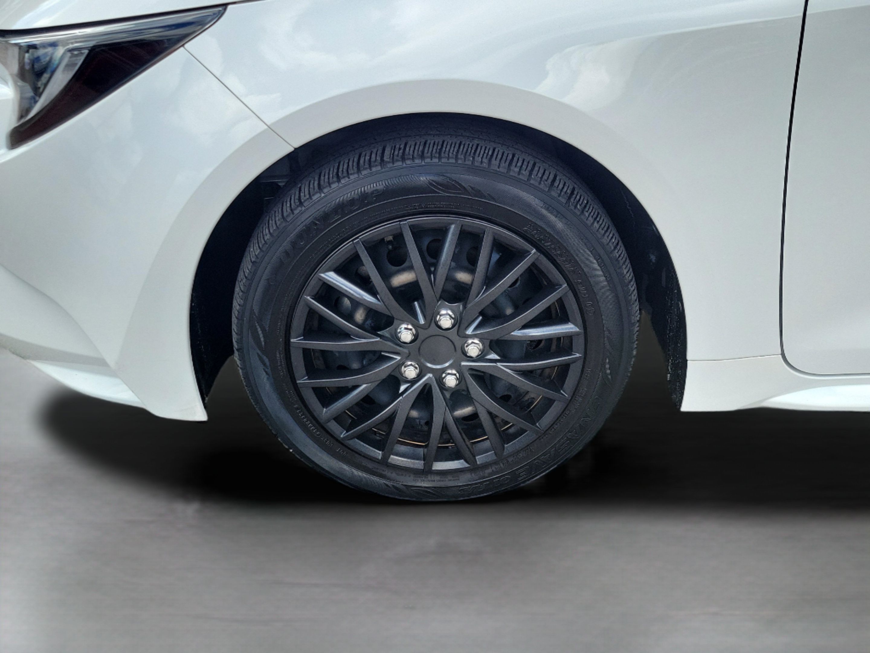 Used 2022 Toyota Corolla LE FWD image 31