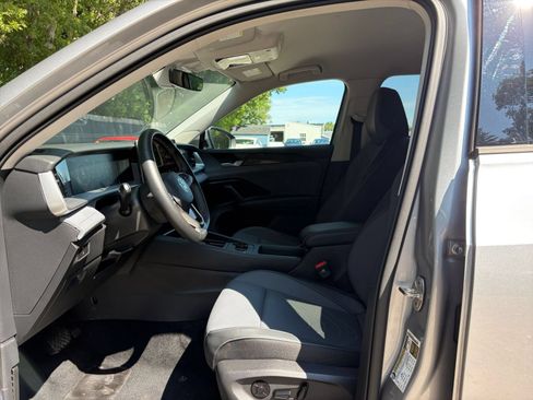 Used 2026 Volkswagen Tiguan SE AWD/4WD image 24