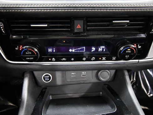 Used 2023 Nissan Rogue SV w/ SV Premium Package image 26