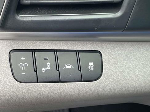 Used 2020 Hyundai Elantra SEL FWD image 19