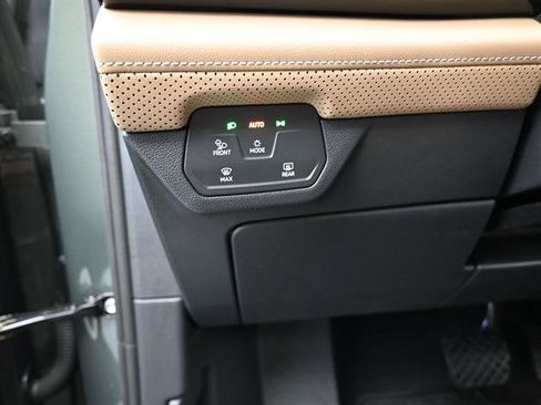 Used 2026 Volkswagen Atlas Cross Sport SE image 8