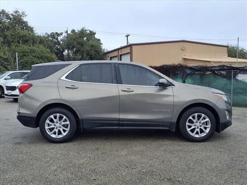 Used 2018 Chevrolet Equinox LS image 3