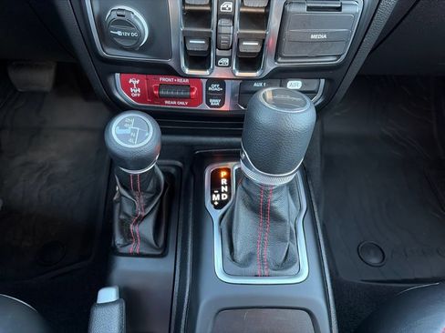 Used 2021 Jeep Gladiator Rubicon AWD/4WD image 32