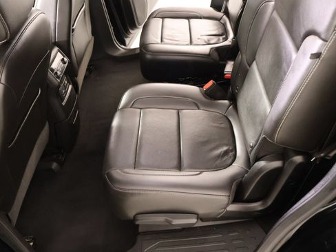 Used 2023 GMC Acadia SLT AWD/4WD image 12