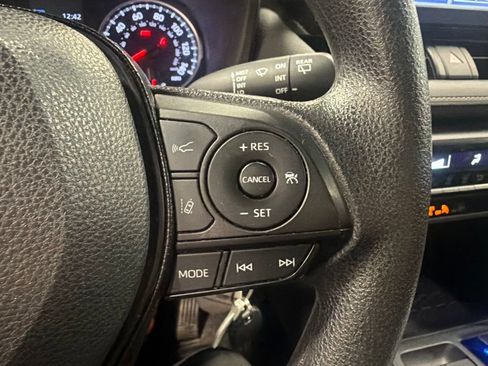 Used 2019 Toyota RAV4 LE AWD/4WD image 17