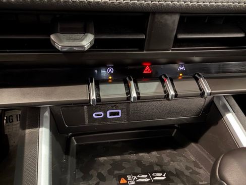 Used 2025 Chevrolet Colorado LT w/ LT Convenience Package image 17