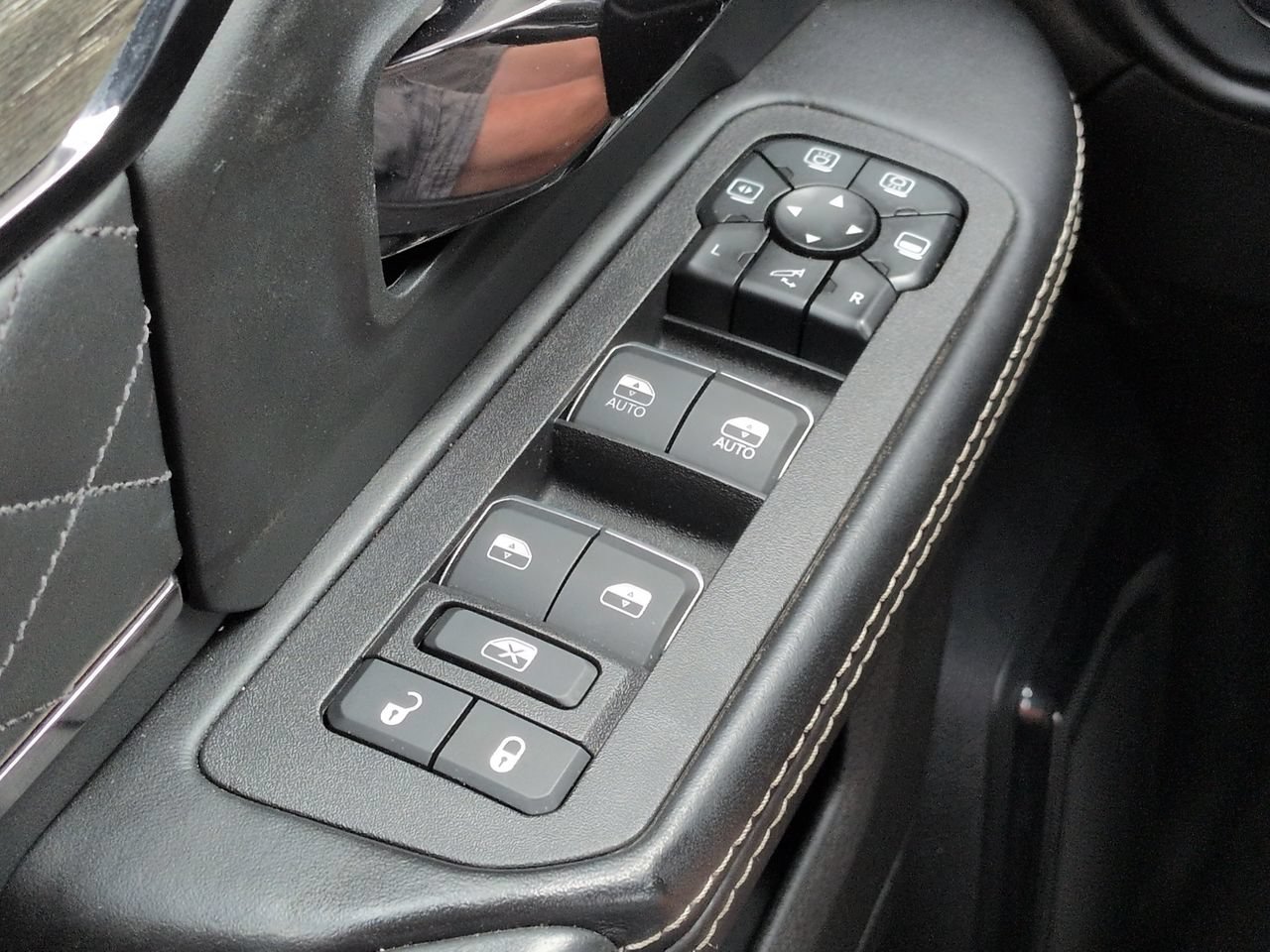 Used 2025 RAM 2500 Limited AWD/4WD image 25