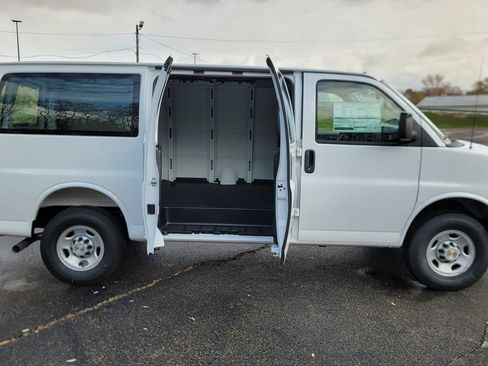New 2025 Chevrolet Express 2500 w/ Communications Package RWD image 15