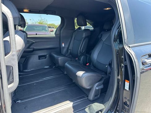 Used 2024 Toyota Sienna XSE w/ XSE Plus Package FWD image 10